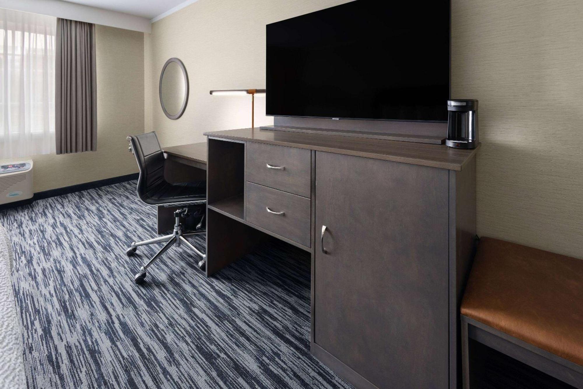 Penn Harris Hotel Harrisburg, Trademark By Wyndham ภายนอก รูปภาพ