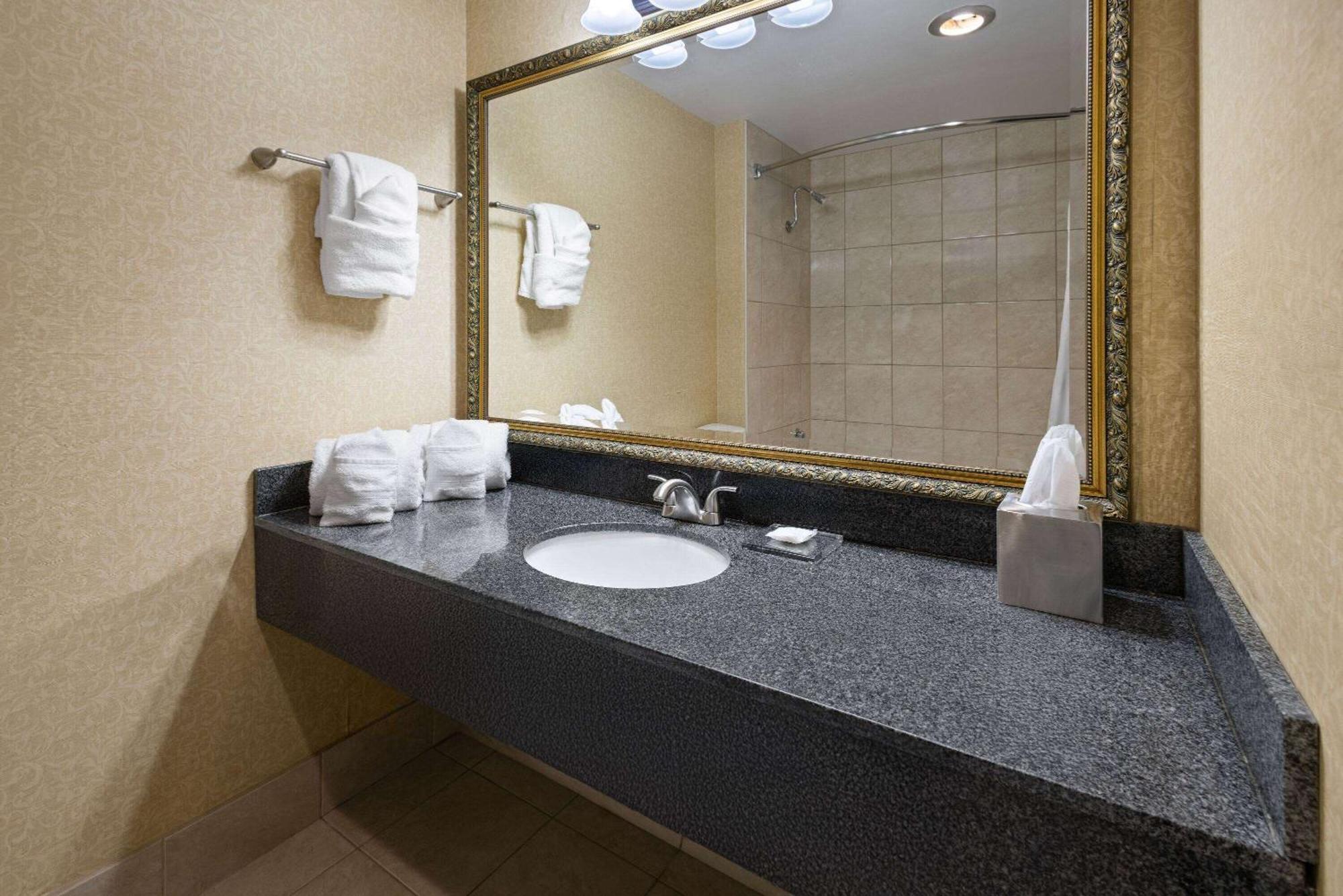Penn Harris Hotel Harrisburg, Trademark By Wyndham ภายนอก รูปภาพ