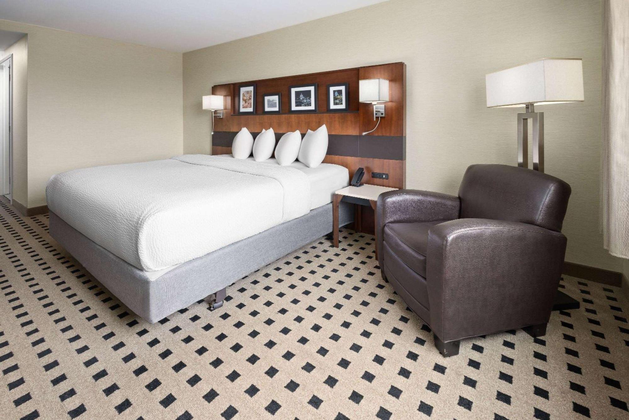 Penn Harris Hotel Harrisburg, Trademark By Wyndham ภายนอก รูปภาพ