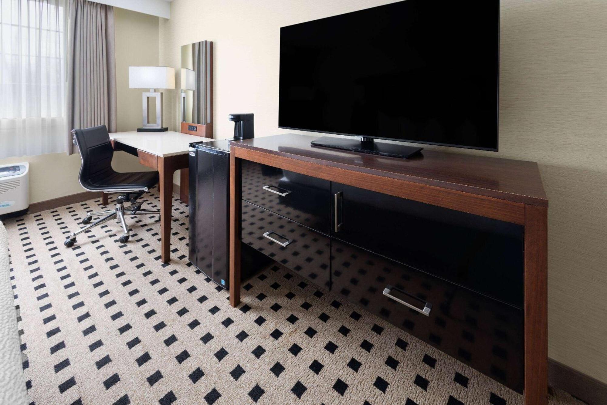 Penn Harris Hotel Harrisburg, Trademark By Wyndham ภายนอก รูปภาพ