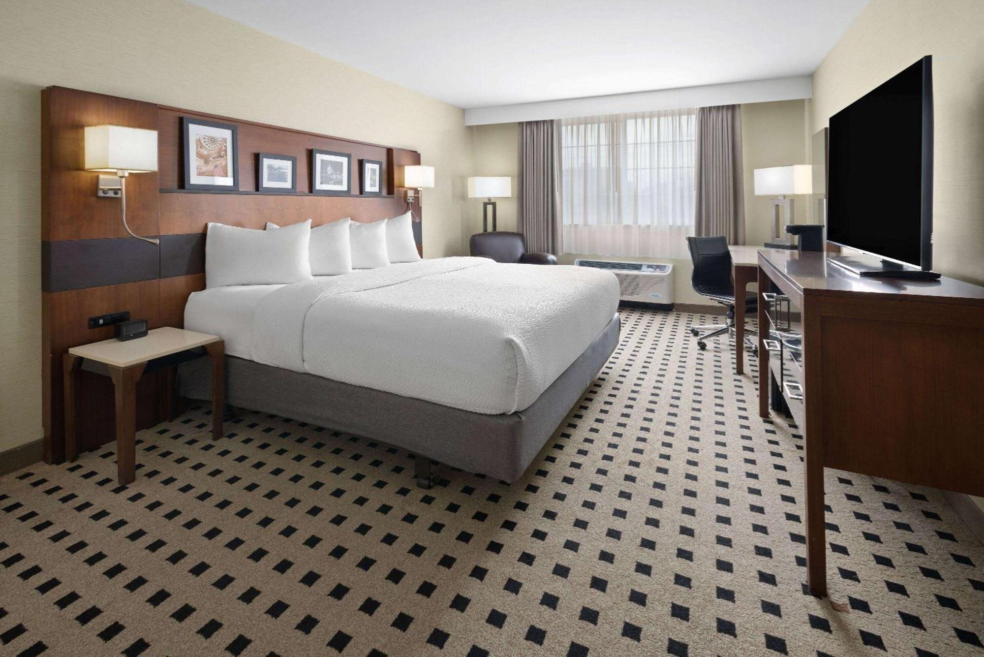Penn Harris Hotel Harrisburg, Trademark By Wyndham ภายนอก รูปภาพ