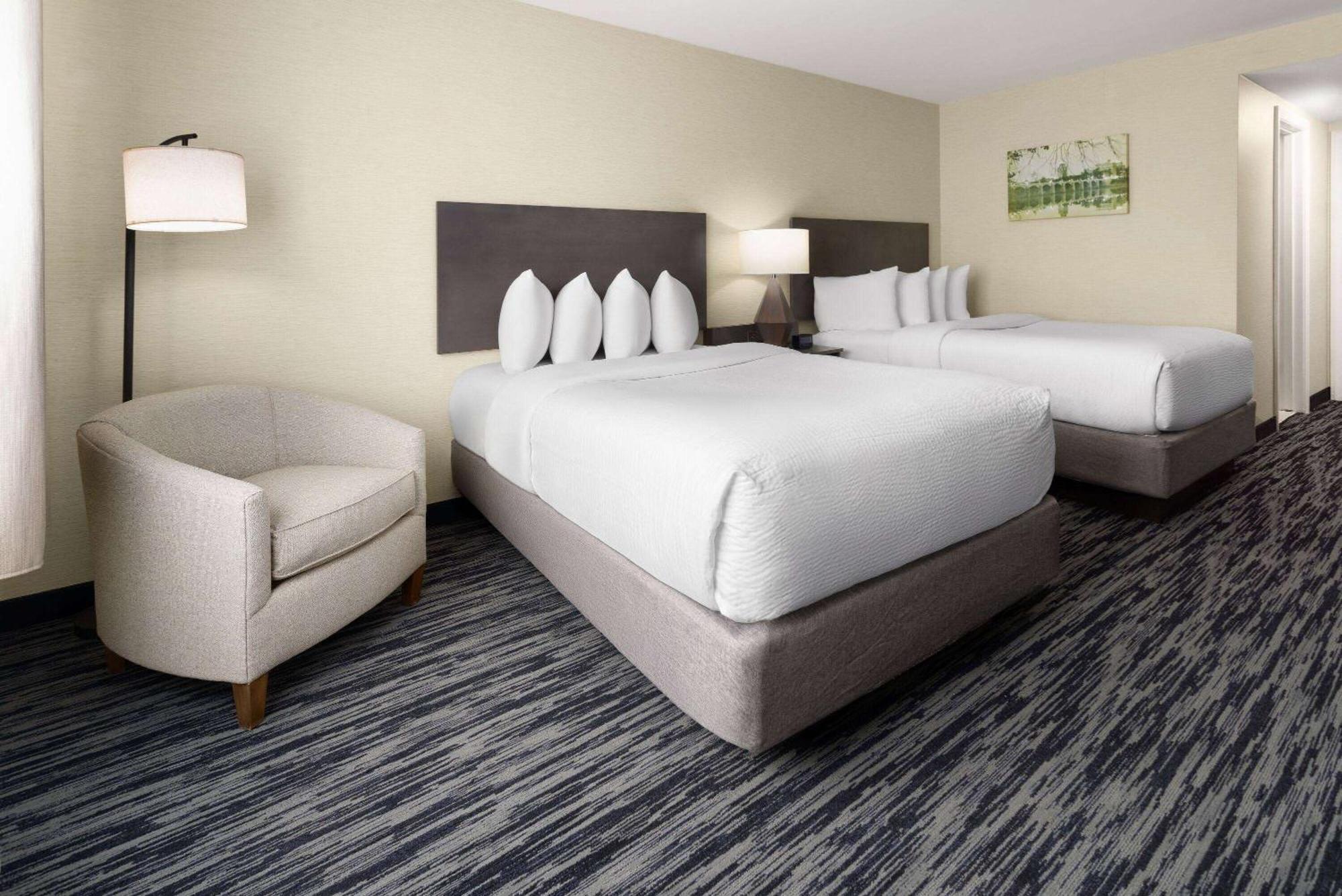 Penn Harris Hotel Harrisburg, Trademark By Wyndham ภายนอก รูปภาพ