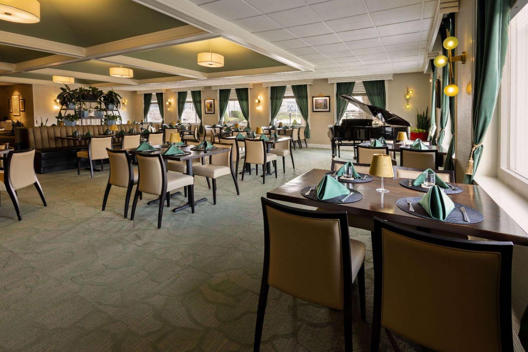 Penn Harris Hotel Harrisburg, Trademark By Wyndham ภายนอก รูปภาพ